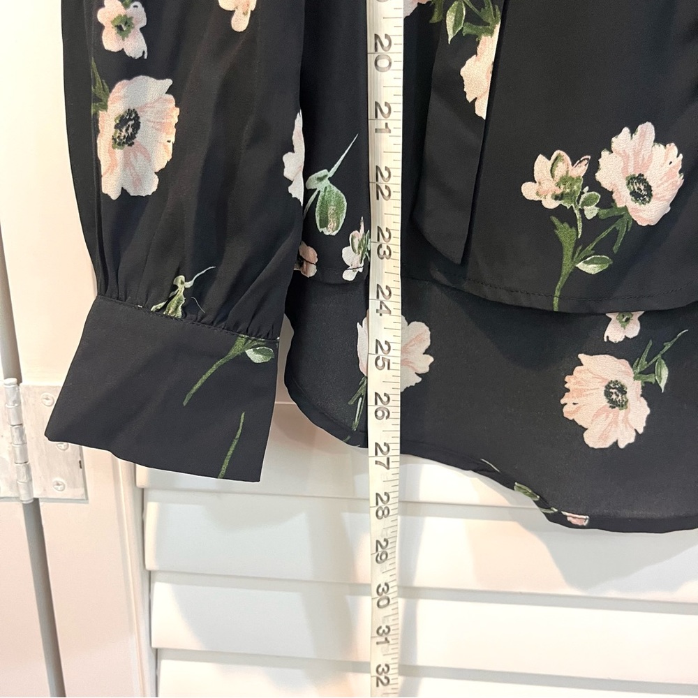 NWOT Lulus On The Spot Black Floral Blouse - Picture 13 of 14